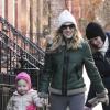 Sarah Jessica Parker, très souriante, dépose ses filles Marion et Tabitha à l'école, à New York, le 4 février 2013.