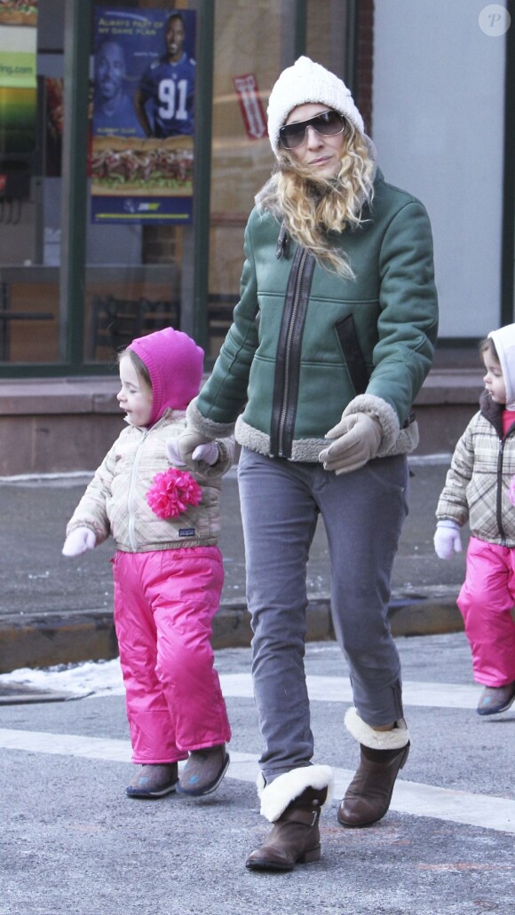 La belle Sarah Jessica Parker dépose ses filles Marion et Tabitha à l'école, à New York, le 4 février 2013.