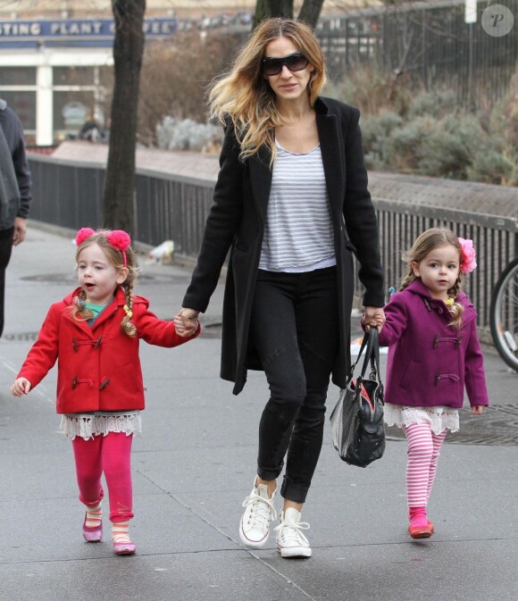 Sarah Jessica Parker avec ses filles Marion et Tabitha se rendent à l'école à New York, le 30 janvier 2013.