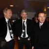 Christian Jeanpierre, Arsène Wenger et Gary Roland lors de l'inauguration de la tribune de presse du Stade de France qui portera désormais le nom de Thierry Roland, le 6 février 2013