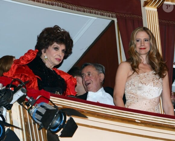 Gina Lollobrigida, Richard Lugner et Mira Sorvino à la 57e édition du Bal de l'Opéra à Vienne, le 7 février 2013.