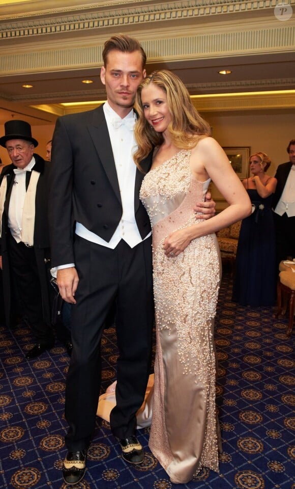 Mira Sorvino et son mari Christopher Backus à la 57e édition du Bal de l'Opéra à Vienne, le 7 février 2013.