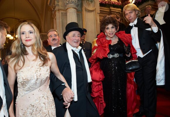 Mira Sorvino, Richard Lugner, Gina Lollobrigida et Helmut Werner à la 57e édition du Bal de l'Opéra à Vienne, le 7 février 2013.
