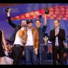 C2C reporte le trophée de la révélation du public lors des Victoires de la Musique, sur France 2 le 8 février 2013.