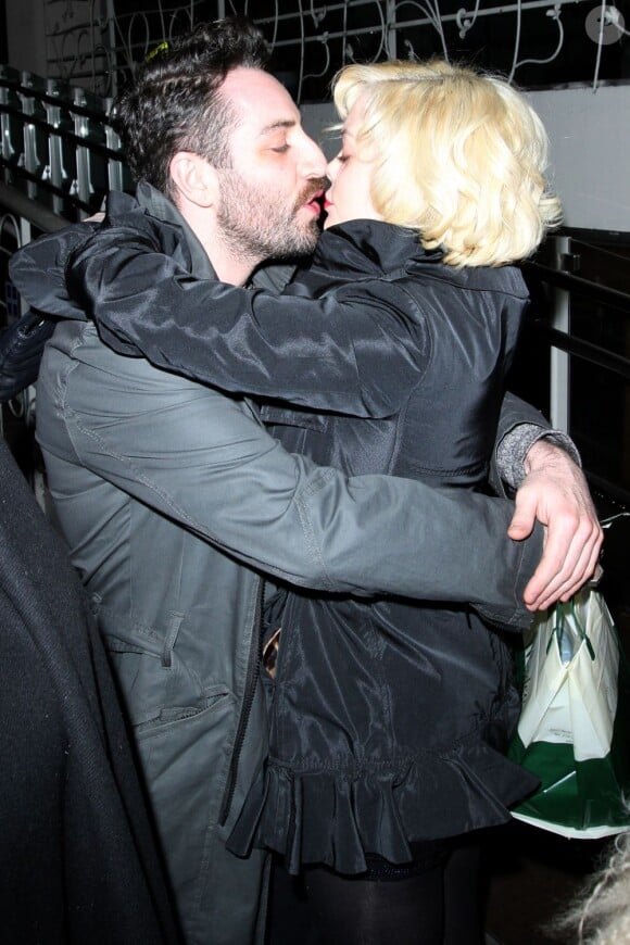 Rose McGowan et son chéri Davey Detail amoureux devant le Madeo Restaurant à West Hollywood, le 9 février 2013.