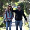 Alessandra Ambrosio et son fiancé Jamie Mazur, complices, se promènent à Los Angeles le 12 février 2012