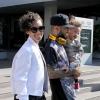 Alicia Keys avec son mari Swizz Beatz et leur fils Egypt, à la sortie d'un restaurant, à West Hollywood, le 12 février 2013.