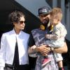 La belle Alicia Keys avec son mari Swizz Beatz et leur fils Egypt, à la sortie d'un restaurant, à West Hollywood, le 12 février 2013.