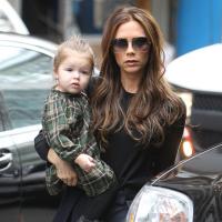 Victoria Beckham et sa fille très stylées pour une virée au magasin de jouets