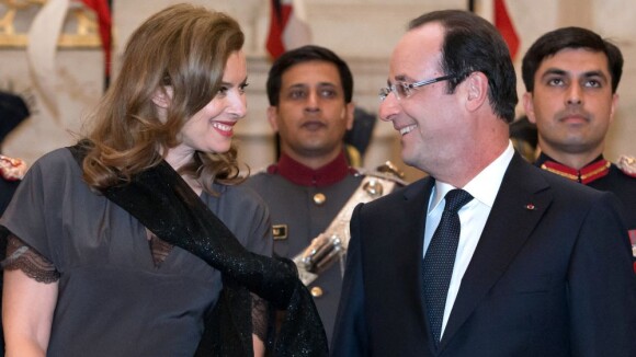 Valérie Trierweiler et le président: Regards amoureux lors d'un magnifique dîner