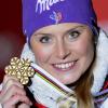 Tessa Worley et sa médaille d'or après son triomphe en géant lors des championnats du monde le 14 février 2013 à Schladming en Autriche