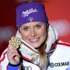 Tessa Worley ravissante avec sa médaille d'or après son triomphe en géant lors des championnats du monde le 14 février 2013 à Schladming en Autriche
