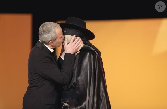 Olivier Baroux et Kad Merad s'embrassent sur la bouche lors des César 2007