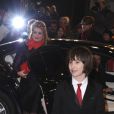 Catherine Deneuve arrive derrière le jeune acteur du fim Nemo Schiffman  à la première du film Elle S'en Va, durant la 63e Berlinale, le 15 février 2013.