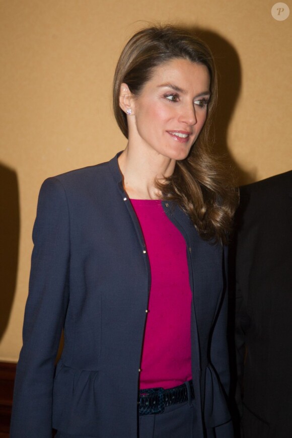 La princesse Letizia d'Espagne radieuse et en beauté pour le 6e Congrès international sur les maladies orphelines à Seville, le 15 février 2013.