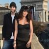 Javier Pastore et sa belle Chiara Picone sur un balcon à Paris le 12 décembre 2012.