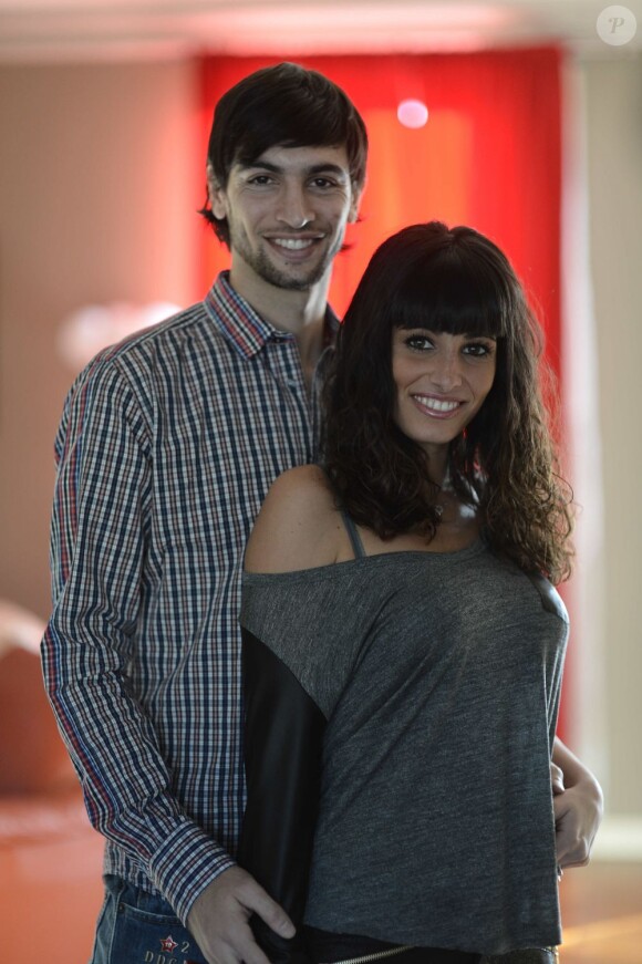 Javier Pastore et sa compagne Chiara Picone posent à Paris le 12 décembre 2012.