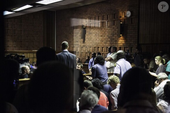 Oscar Pistorius dans la salle d'audience du tribunal d'instance de Pretoria, le 15 février 2013.