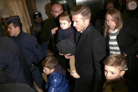 David Beckham avait la tête des mauvais jours en arrivant à la gare du Nord avec ses enfants Brooklyn, Romeo, Cruz et Harper lundi 18 février 2013 à Paris