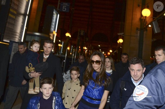 David Beckham, sa femme Victoria et leurs enfants Brooklyn, Romeo, Cruz et Harper sont arrivés dans la nuit parisienne le lundi 18 février 2013 à la garde du Nord par l'Eurostar en provenance de Londres