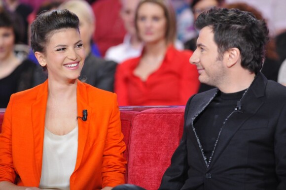 Amoureux et complices, Michaël Youn et Isabelle Funaro pendant l'enregistrement de l'émission Vivement Dimanche à Paris le 13 février 2013.