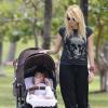 Carlos Moya, son épouse Carolina et leurs enfants Carla et Carlos profitent d'une sortie en famille dans un parc de Miami, le 19 février 2013