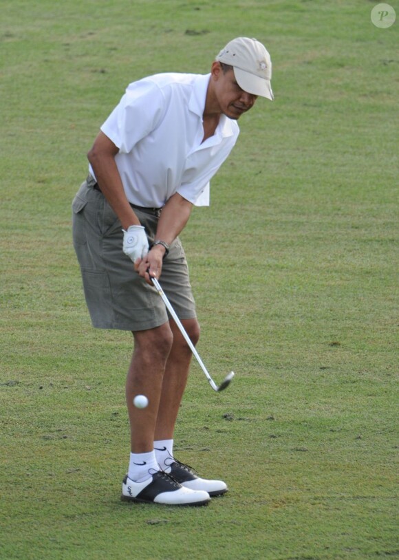 Barack Obama lors d'une partie de golf au Mid-Pacific Country Club de Kailua, à Hawaï le 28 décembre 2010