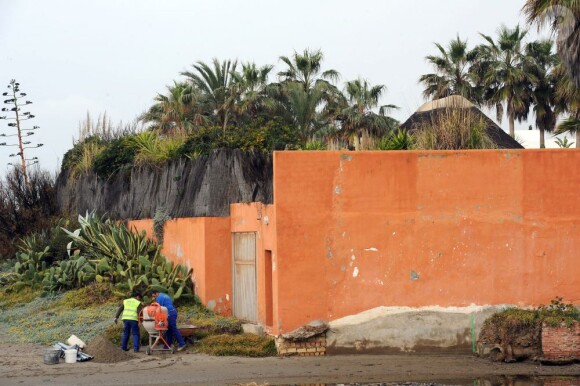La maison de Melanie Griffith et Antonio Banderas a vu une partie de son mur d'enceinte être détruite pour laisser place à une passerelle en bois ouverte au public, le 19 février 2013