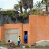 Melanie Griffith et Antonio Banderas ont vu une partie du mur d'enceinte de leur magnifique maison de Marbella être détruite pour laisser place à une passerelle en bois ouverte au public, le 19 février 2013