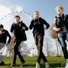 Les chanteurs du groupe One Direction s'éclatent dans le clip de One way or another au profit de l'association Comic Relief. Le clip a été mis en ligne le 21 février 2013.