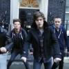 Les chanteurs de One Direction s'éclatent dans le clip de One way or another au profit de l'association Comic Relief. Le clip a été mis en ligne le 21 février 2013.