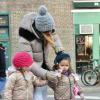 Sarah Jessica Parker emmènent ses filles jumelles Marion et Tabitha à l'école. New York, le 21 février 2013.