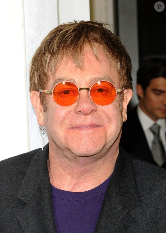 Elton John assiste au cocktail de bienfaisance de Tom Ford dans sa boutique à Beverly Hills. Le 21 février 2013.