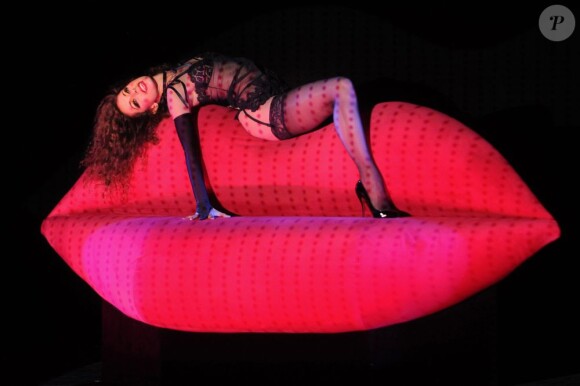 Les danseuses du Crazy Horse en pleine représentation au Palace Yauza à Moscou, le 21 février 2013.