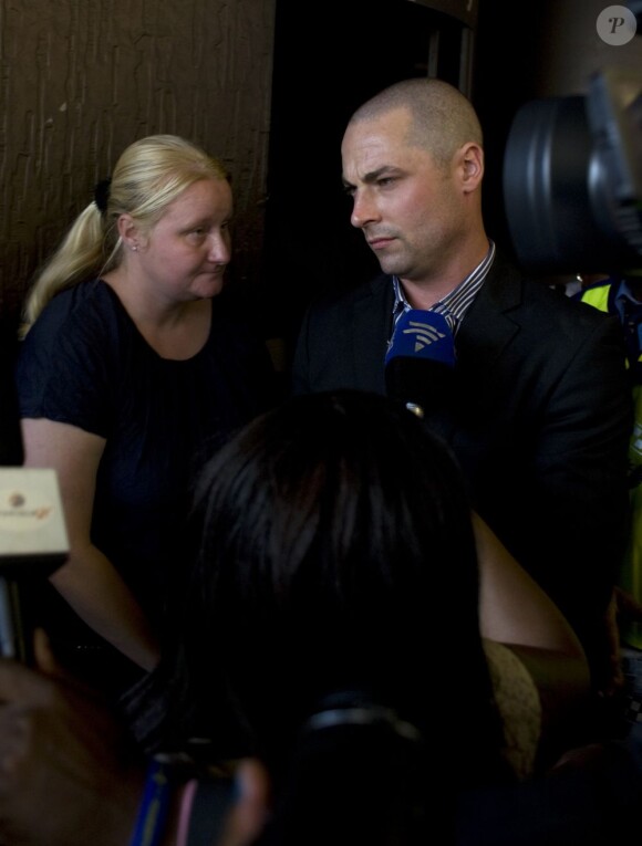 Carl Pistorius, frère d'Oscar, au tribunal de Pretoria le 20 février 2013, à l'issue d'une audience concernant la demande de libération sous caution de l'athlète handisport, inculpé du meurtre de sa compagne Reeva Steenkamp, perpétré la nuit de la Saint Valentin.