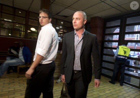 Carl Pistorius, frère d'Oscar, au tribunal de Pretoria le 19 février 2013, lors d'une audience concernant la demande de libération sous caution de l'athlète handisport, inculpé du meurtre de sa compagne Reeva Steenkamp, perpétré la nuit de la Saint Valentin.
