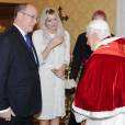 Le prince Albert II et la princesse Charlene de Monaco reçus par le pape Benoît XVI au Vatican, Rome, le samedi 12 janvier 2013.