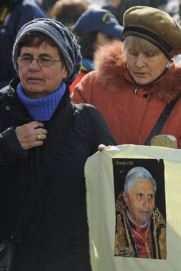 Dernier Angelus de Benoît XVI sur la Place Saint-Pierre au Vatican, le 24 février 2013.