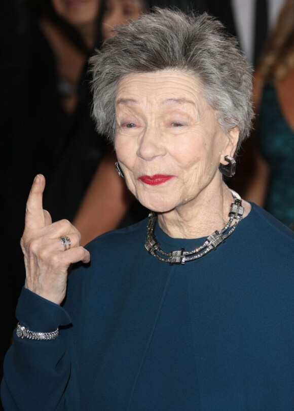Emmanuelle Riva fête ses 86 ans sur le bruyant tapis rouge des 85e Oscars au Dolby Theatre, le 24 février 2013.