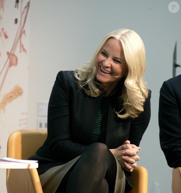 La princesse Mette-Marit participait avec son mari le prince Haakon à la VelFERDkonferansen 2013, à Oslo, le 25 février 2013.