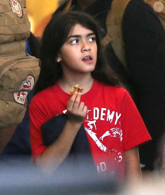 Exclusif - Les enfants du chanteur Michael Jackson, Prince, Paris et Blanket, à l'aéroport de Los Angeles, le 2 septembre 2012.