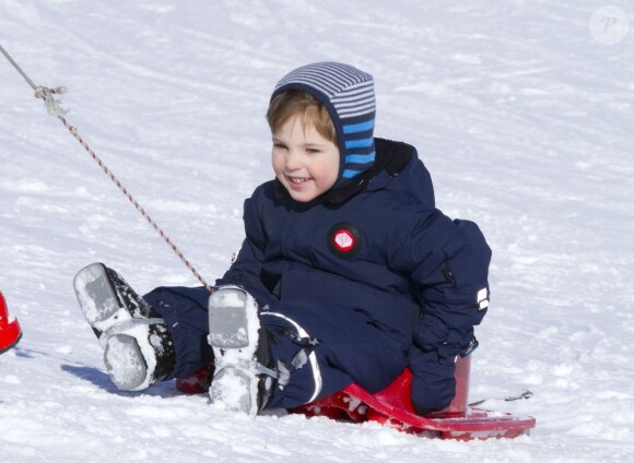 Le prince Henrik de Danemark, 3 ans, fils de la princesse Marie et du prince Joachim de Danemark, à Villars-sur-Ollon lors des vacances d'hiver, le 13 février 2013.