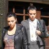 Kim et Kourtney Kardashian quittent leur maison à Beverly Hills. Le 27 février 2013.