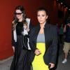 Khloé et Kim Kardashian, quittent le restaurant Stanley's après un dîner en famille. Los Angeles, le 27 février 2013.