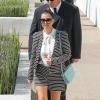 Kourtney Kardashian, stylée dans un ensemble rayé BCBGMaxAzria complété d'une chemise Cameo et accessoirisé d'un collier Chanel et d'un sac Céline, arrive à la boutique Pegaso pour acheter quelques meubles. Los Angeles, le 27 février 2013.