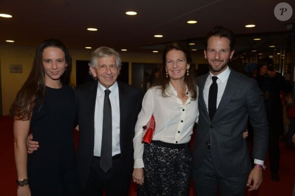 La famille Milchior prend la pose au défilé Etam à Paris le 26 février 2013