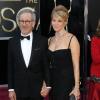 Steven Spielberg et sa femme Kate Capshaw arrivent à la 85e cérémonie des Oscars au Dolby Theatre de Los Angeles, le 24 février 2013.