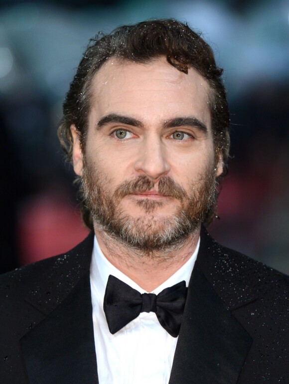 Joaquin Phoenix était déjà barbu aux BAFTA quelques jours avant d'aller à la 85e cérémonie des Oscars au Dolby Theatre de Los Angeles, le 24 février 2013.