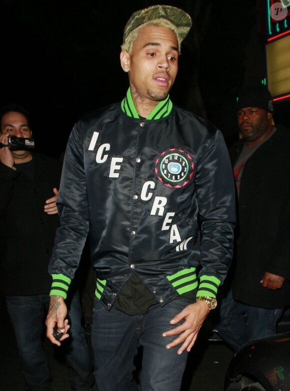 Chris Brown ne semble pas dans son assiette alors qu'il se rend au club "Supperclub" a Hollywood. Depuis que Rihanna ne lui parle a nouveau plus, il est triste !! Le 15 janvier 2013