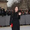 Chelsea Tyler arrive au défilé Dior à Paris le 1er mars 2013